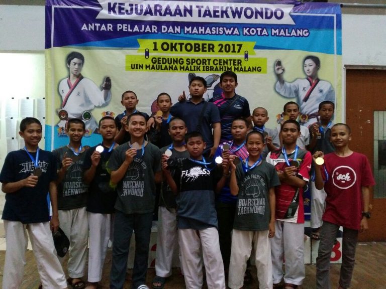 ATLET TAEKWONDO SMP AR-ROHMAH PANEN MEDALI
