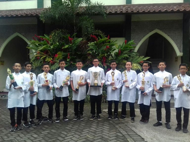 SMP Ar Rohmah Juara Umum HIC 2018 Se Jawa Timur