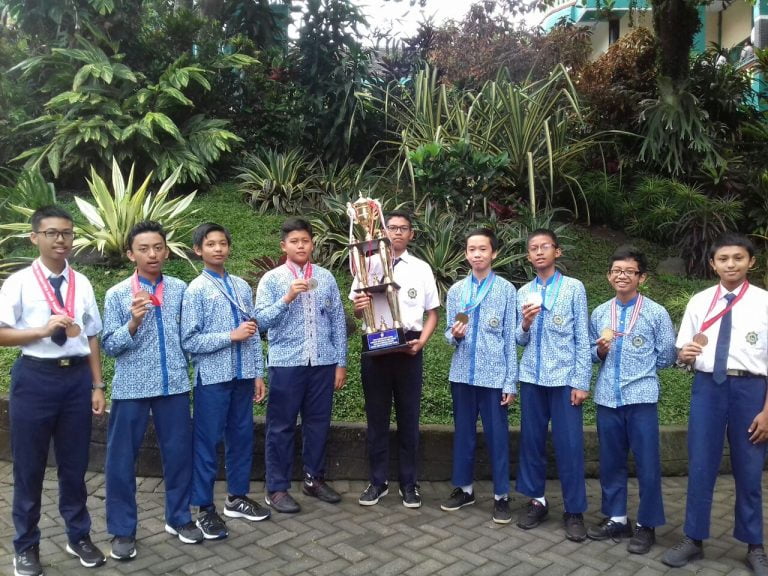SMP Ar Rohmah Juara Umum Matematika Tingkat Jatim – Jateng