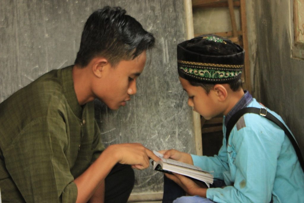 Kaleidoskop Kegiatan PDPH SMA Ar Rohmah 2018 "Mengajarkan Al Qur'an Meski Satu Ayat" 8 mengajarkan baca alquran pdph