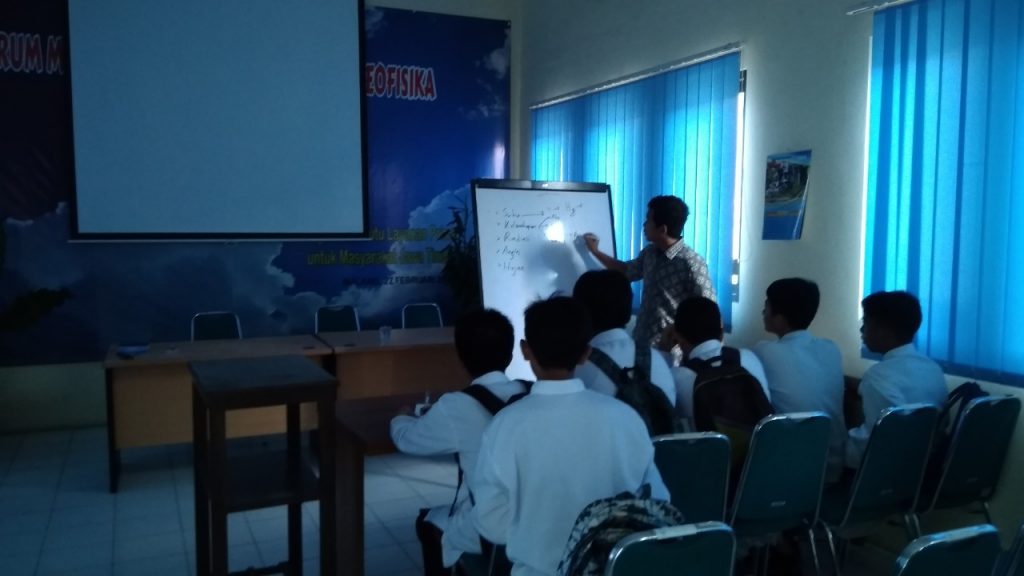 Outdoor Study Tim OSN SMA Ar Rohmah 6