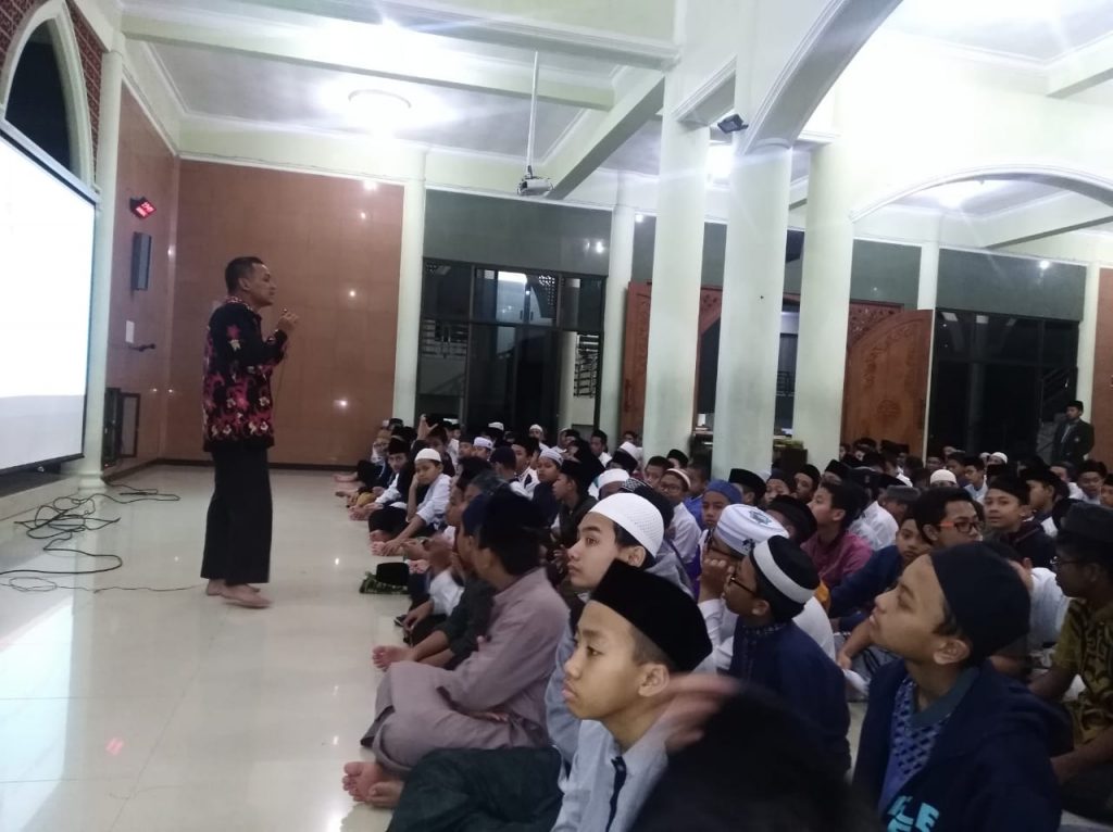 Penyuluhan Kesehatan Untuk Siswa SMP SMA Ar Rohmah 2