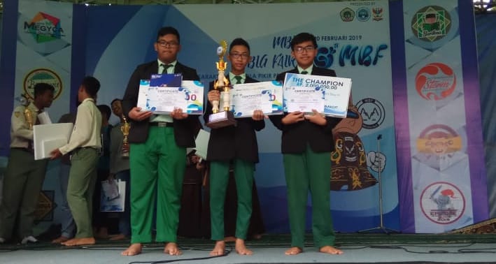 Siswa SMP Ar Rohmah Juara Bahasa Inggris Tingkat Jawa Timur 4