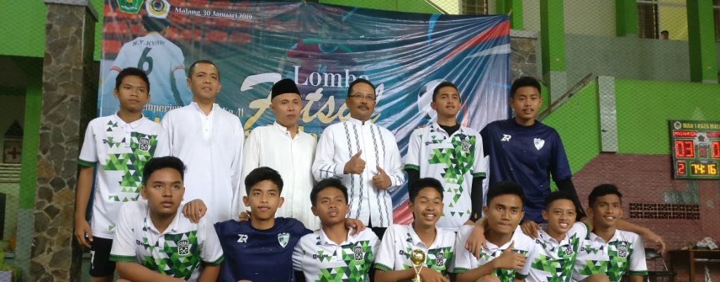 Tim Futsal SMP Ar Rohmah Raih Prestasi Tingkat Malang Raya 2