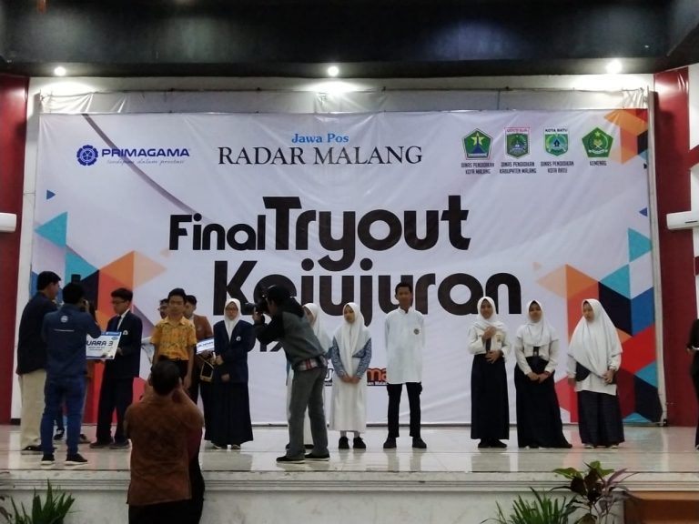 Siswa Lembaga Pendidikan Islam SMP Ar Rohmah Juarai Try Out Kejujuran Radar Malang 2019