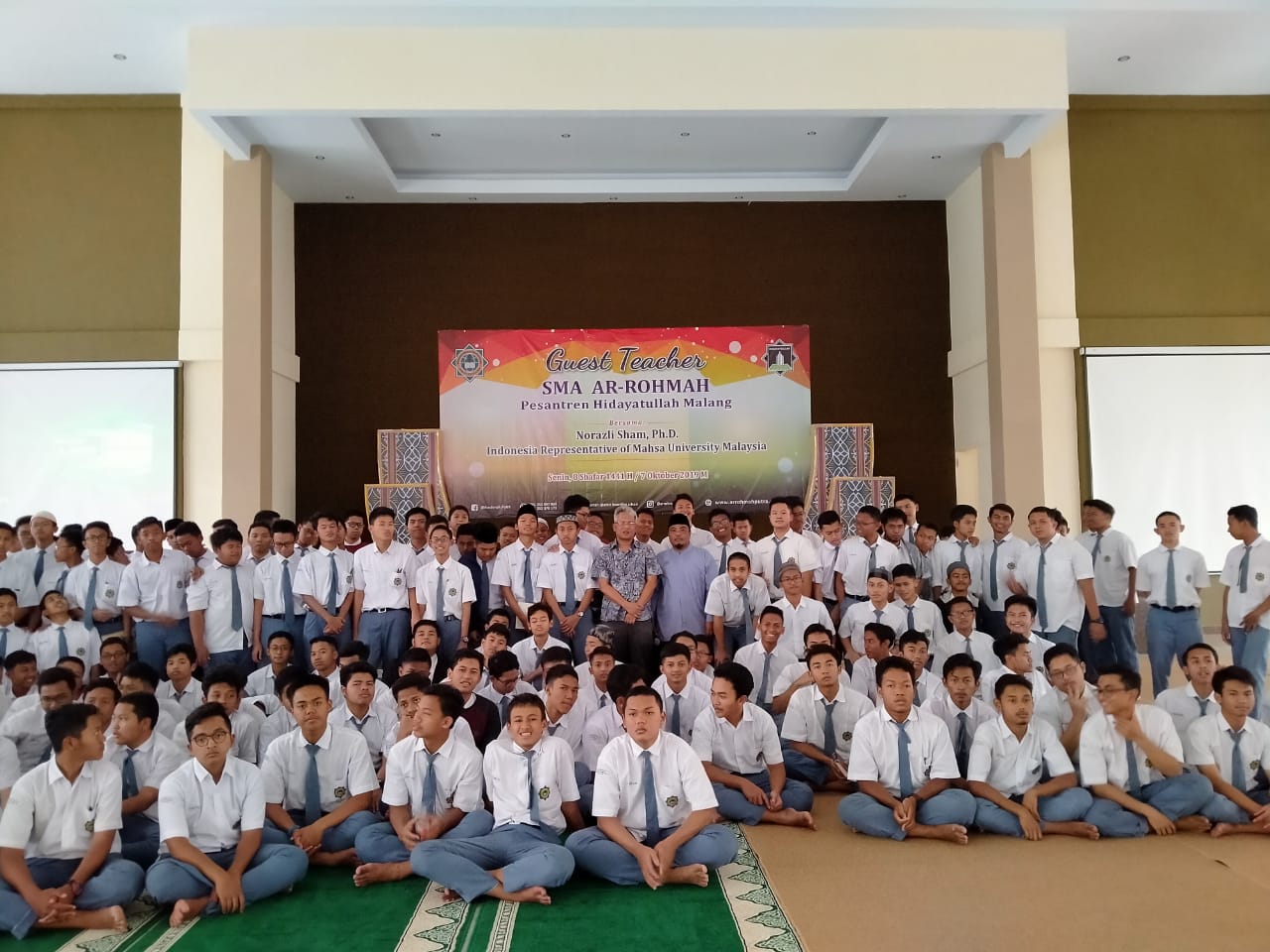 Siswa Sma Ar Rohmah, mengikuti pembelajaran bersama guru tamu dari ...