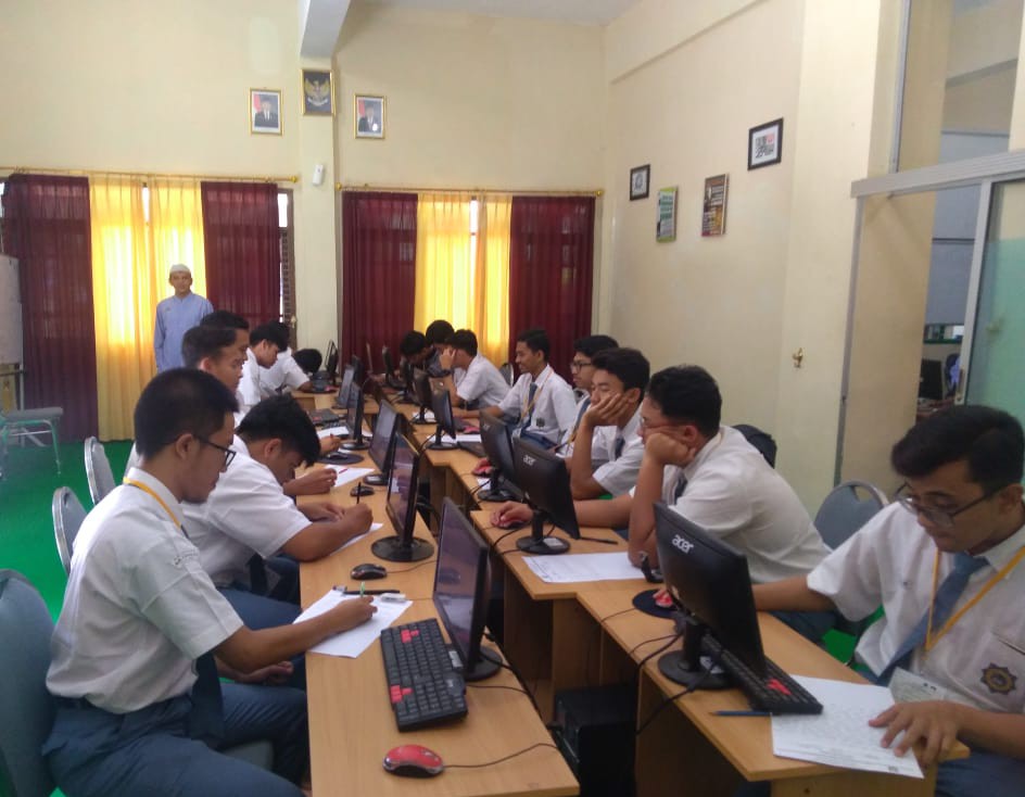 Siswa kelas 12 SMA Ar Rohmah mengikuti USP 2