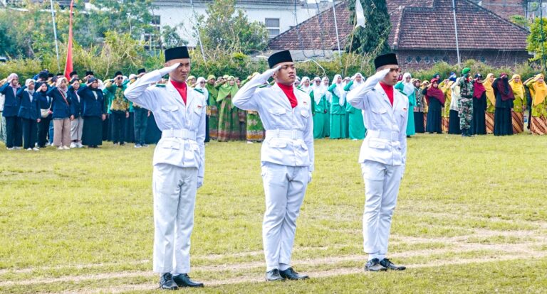 HUT RI Ke-79: Kiprah Paskibraka Ar-Rohmah Putra Bikin Bangga