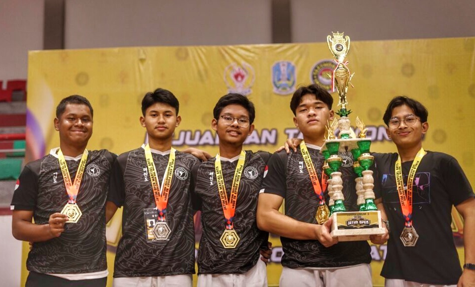 Rebut 5 Medali, SMA Ar-Rohmah Putra Juara Umum II Kejuaraan Taekwondo Jatim Open Piala Koni Pusat 2024