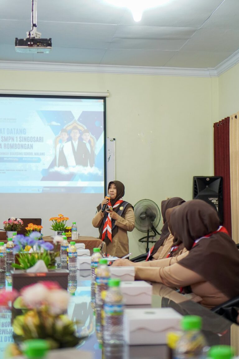 Ingin Tahu Lebih Dekat Sekolah Berasrama, SMPN 1 Singosari Kunjungi Ar-Rohmah Putra
