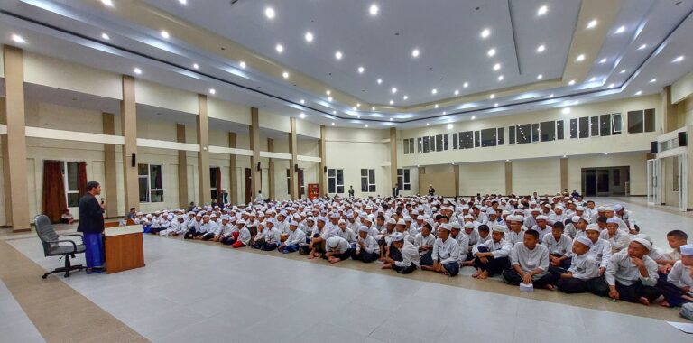 Kajian Maulid, Kepesantrenan SMP Ar-Rohmah Putra Undang Founder Hijrah United