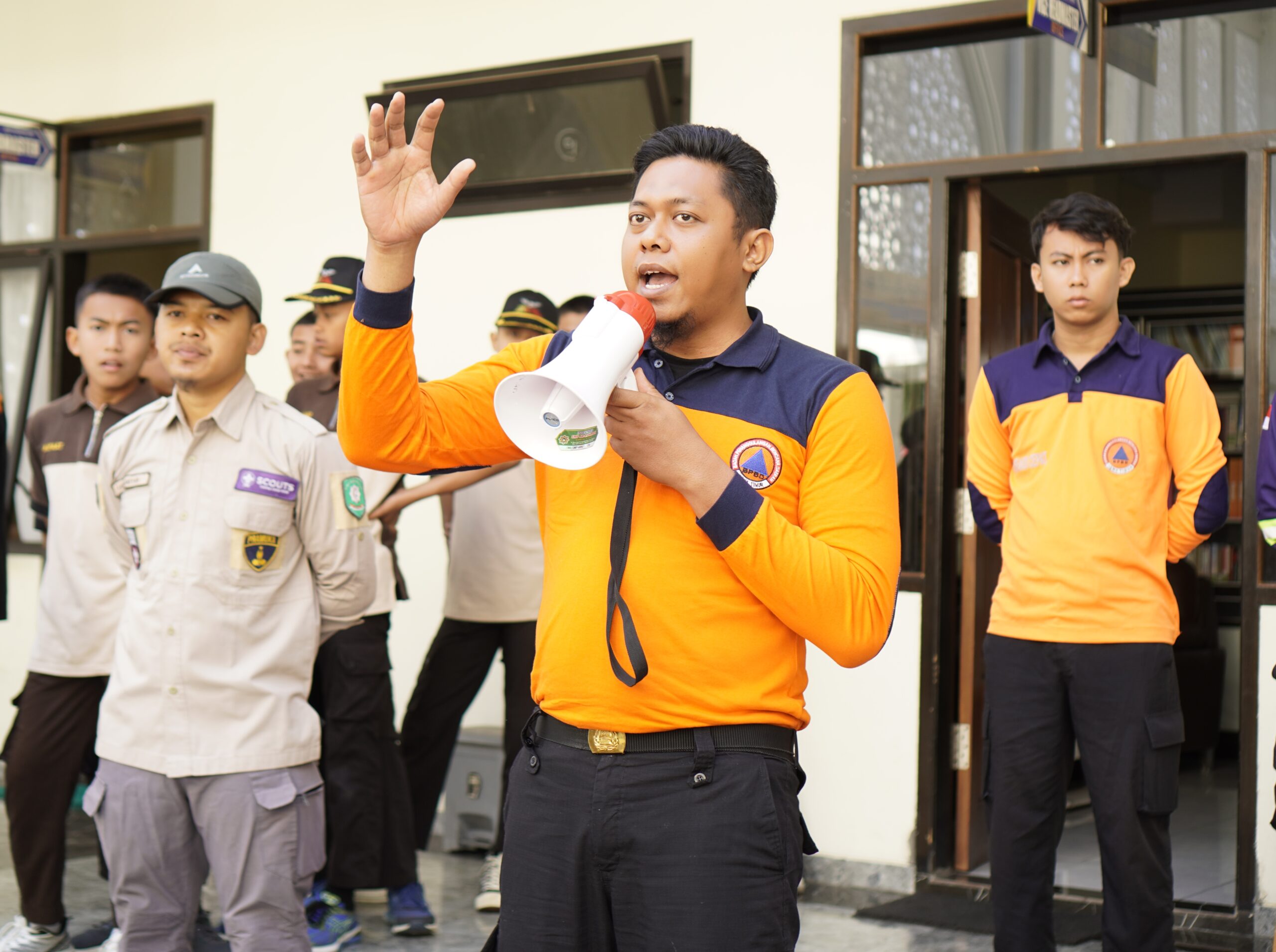 Kerjasama dengan BPBD Jatim, SMP Ar-Rohmah Putra Gelar Simulasi Tanggap Bencana & Seminar Megathrust 1 1726984769313 scaled