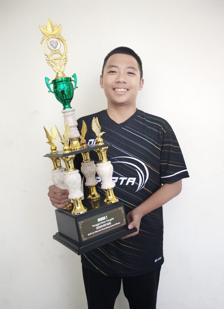 Santri SMP Ar-Rohmah Putra Raih Juara 1 di Kejuaraan Bulu Tangkis Se-Malang Raya