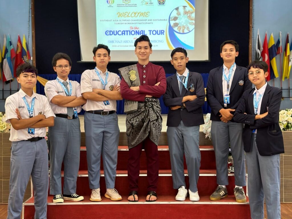 Buka Wawasan Global, Santri SMA Ar-Rohmah Putra Gali Ilmu ke Malaysia dan Singapura