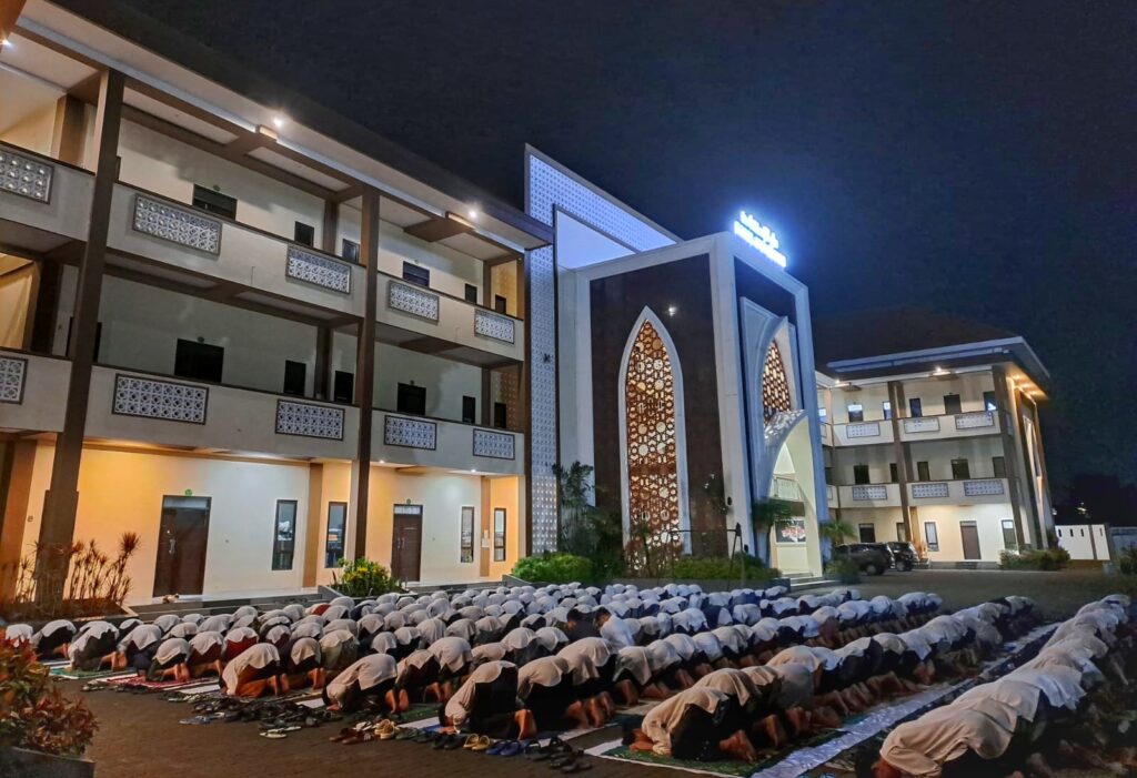 Perkuat Spiritualitas Santri, Ar-Rohmah Putra Teguhkan Tradisi Shalat Tahajud Berjamaah Setiap Hari
