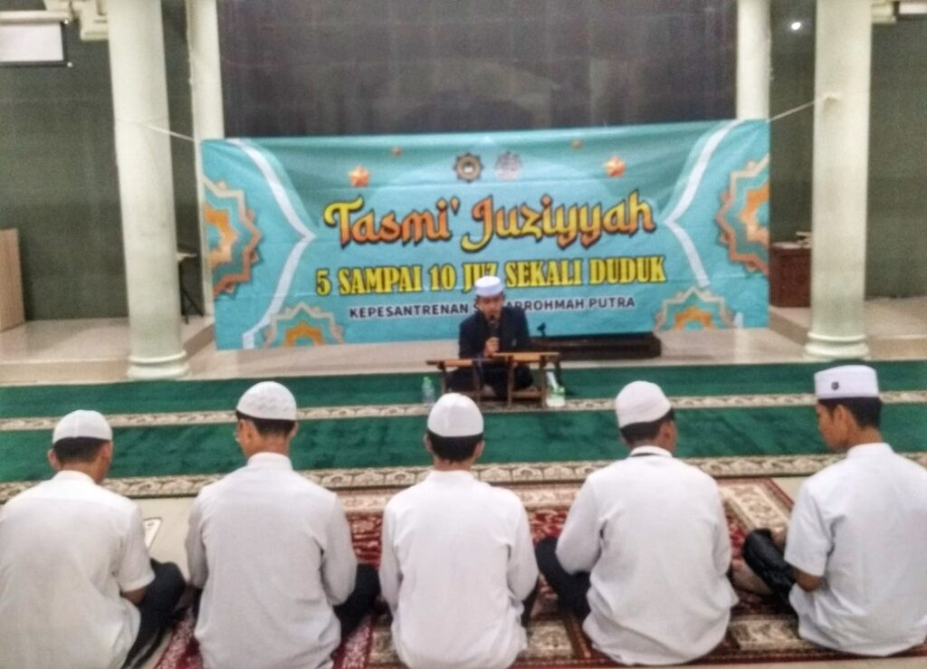 Hanya Sekali Duduk, Santri SMA Ar-Rohmah Putra Ini Setorkan 10 Juz Hafalan Al-Qur'an 22 Hanya Sekali Duduk, Santri SMA Ar-Rohmah Putra Ini Setorkan 10 Juz Hafalan Al-Qur'an