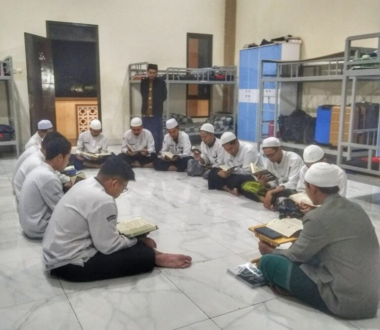 Kepesantrenan SMA Ar-Rohmah Putra Gelar Supervisi Pembelajaran Al-Qur'an