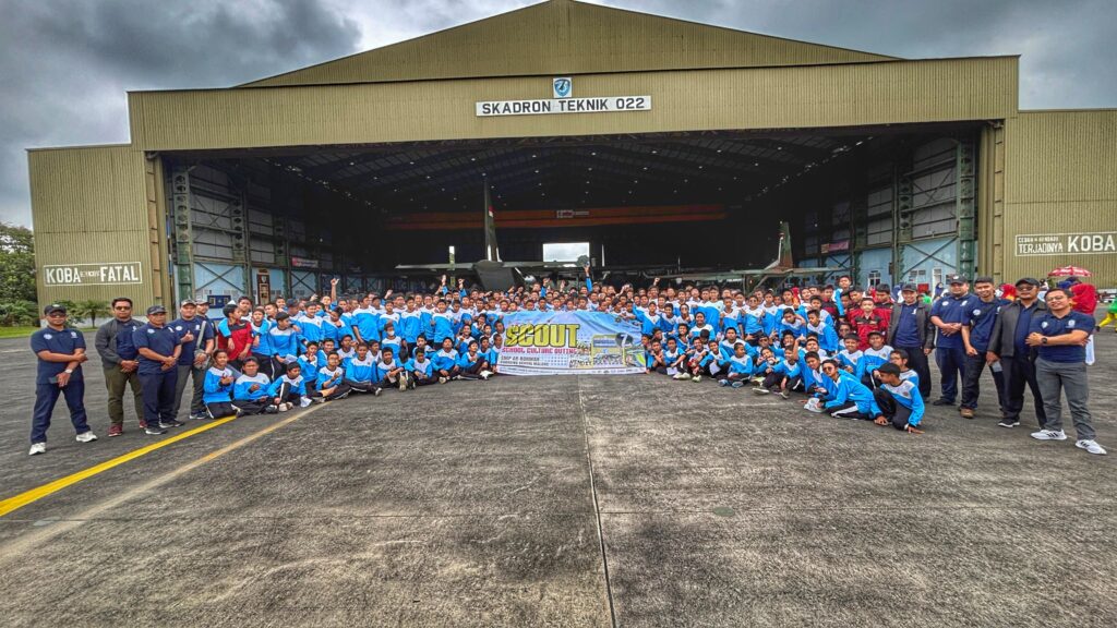 Santri SMP Ar-Rohmah Putra Outing Class ke Lanud Abdulrachman Saleh