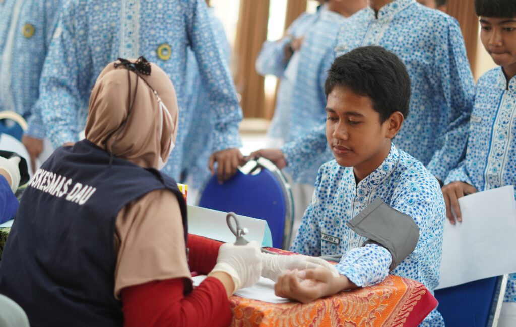 Cegah Penyakit Sejak Dini, Ar-Rohmah Putra Gelar Skrining Kesehatan