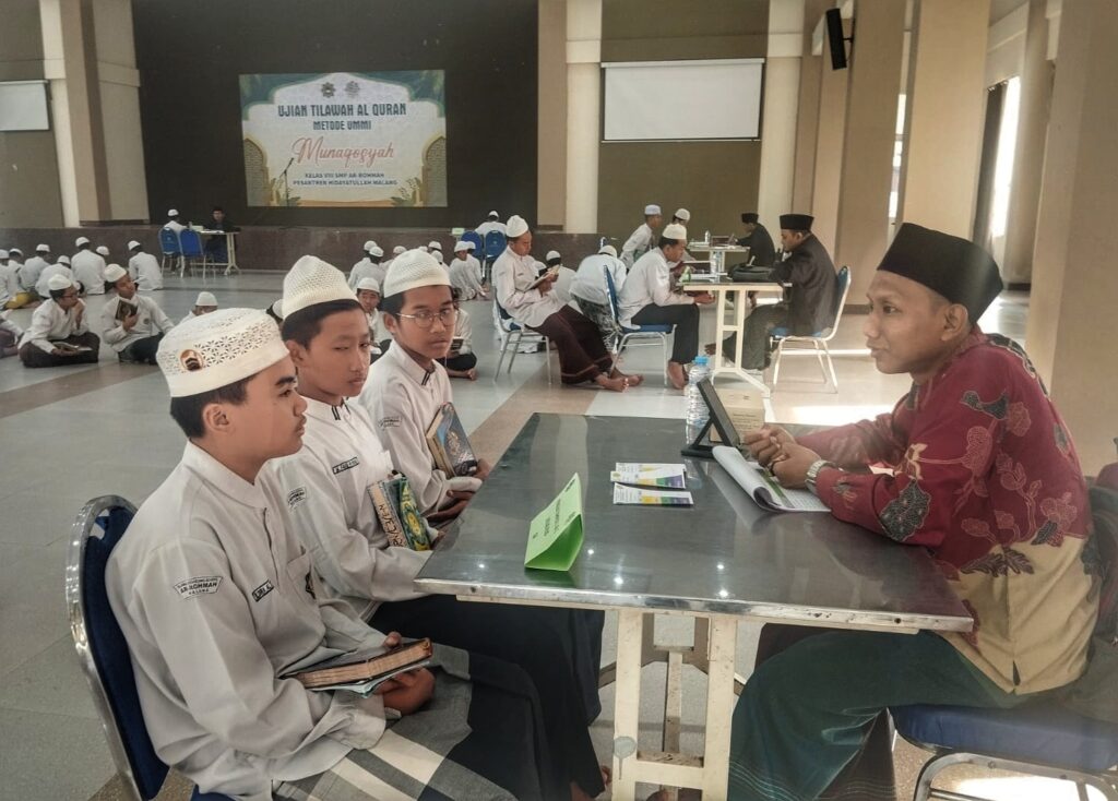 Kepesantrenan SMP Ar-Rohmah Putra Gelar Munaqasyah Al-Qur’an