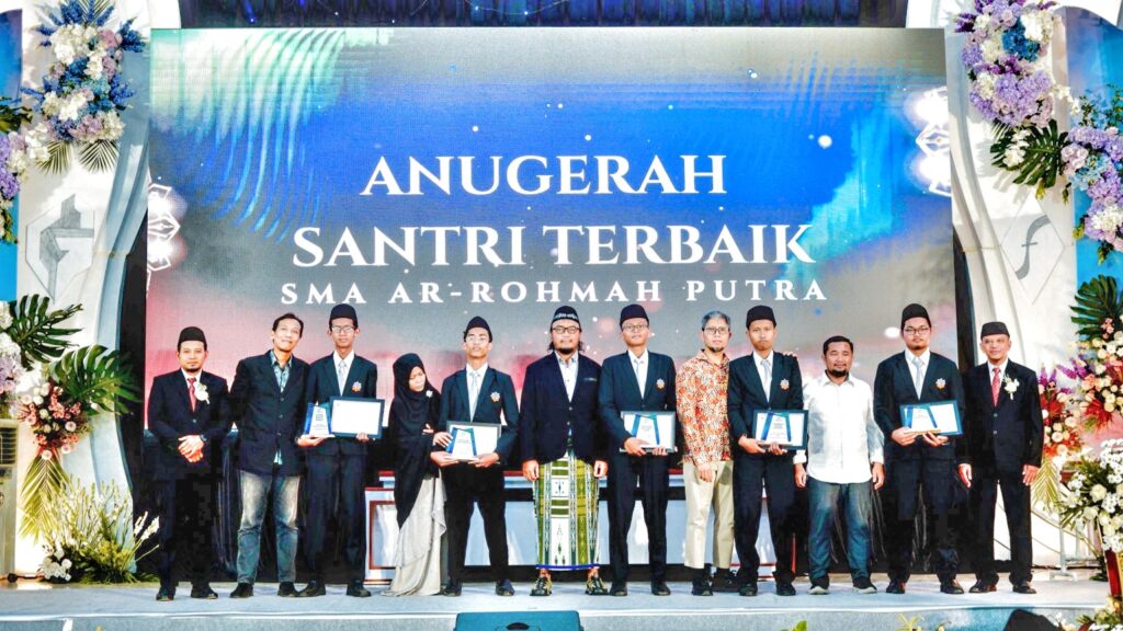 SMA Ar-Rohmah Putra Beri Penghargaan Wisudawan Berprestasi 2024/2025, Berikut Daftarnya!