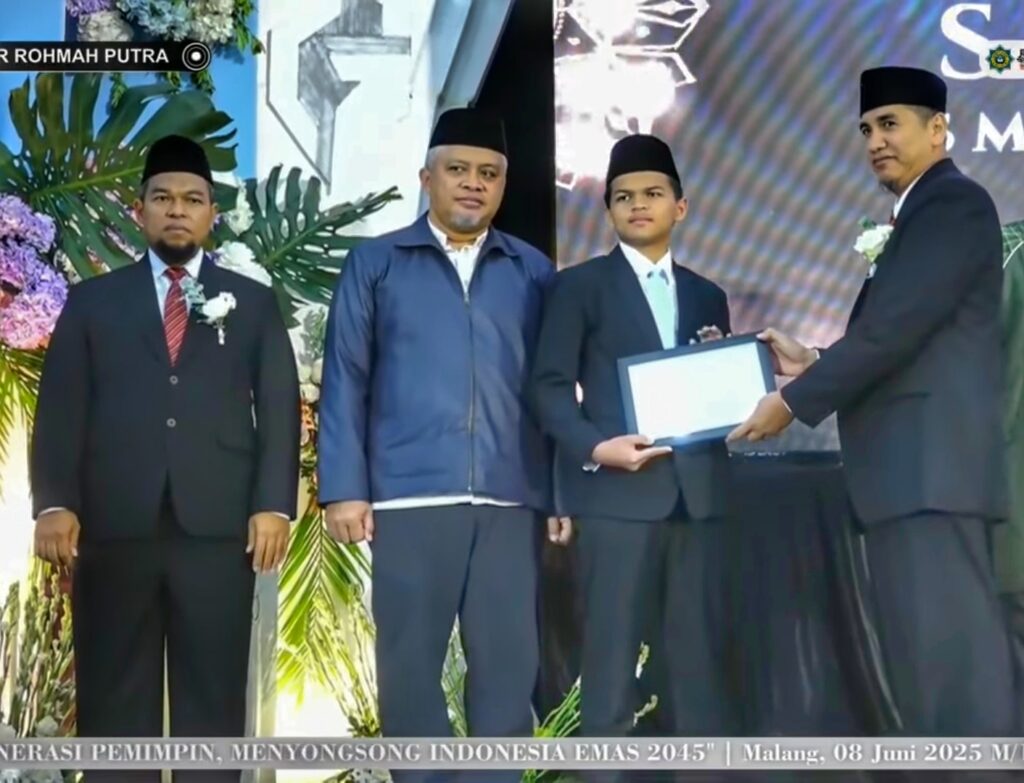 9 Wisudawan Berprestasi Ar-Rohmah Putra 2024/2025, Siapa Saja?