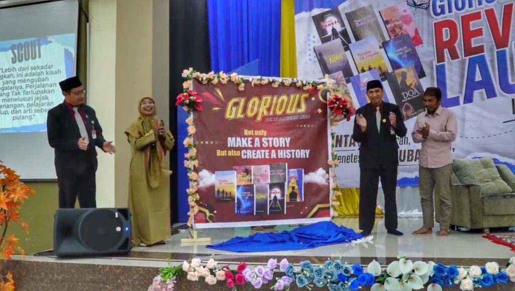 Keren! SMP Ar-Rohmah Putra Launching 8 Buku Karya Santri