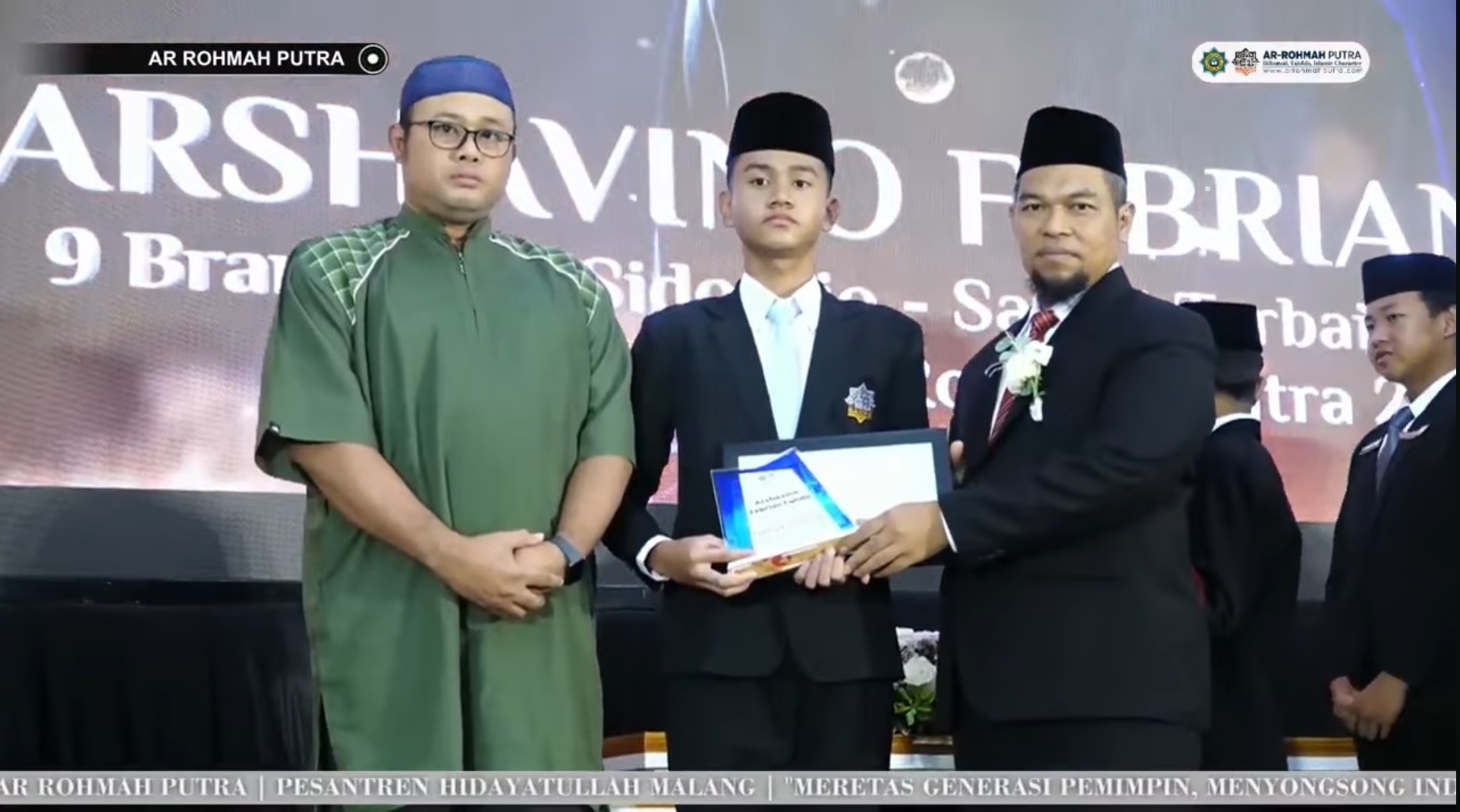 Wisudawan Berprestasi SMP Ar Rohmah