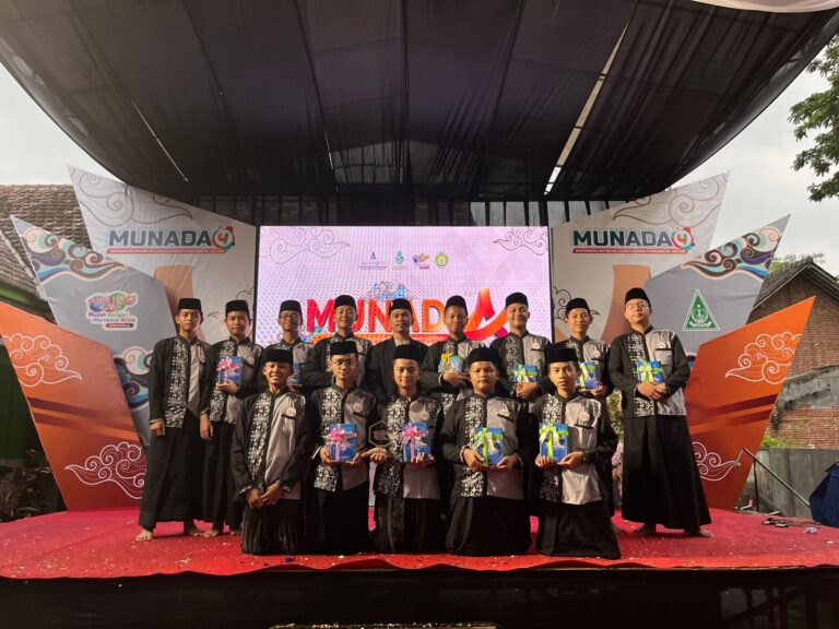 Keren! Siswa SMP Ar Rohmah Putra Raih Juara di Ajang Baca Kitab Kuning MUNADA 4