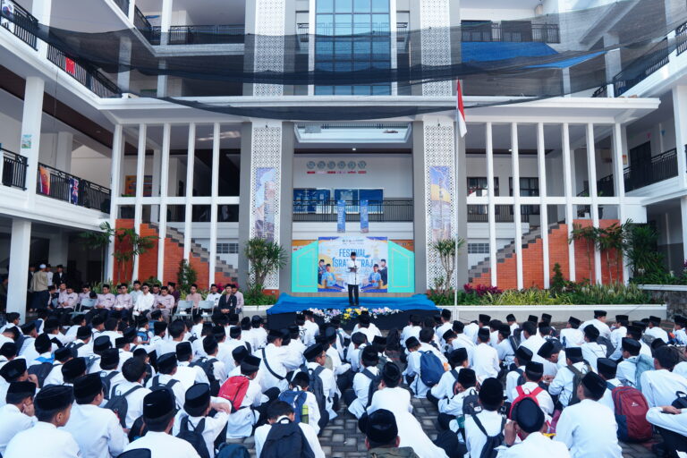 Syiar Islam & Bahasa Inggris: Keseruan Festival Isro’ Mi’raj di SMP Ar Rohmah Putra